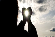 开云体育-国际媒体集体蒙圈。《米兰体育报》头版PS基耶利尼熊抱吴曦：跨时空传承！《队报》严肃分析：或与CERN大型强子对撞机有关最绝是BBC纪录片式《饺子与披萨：当东方玄学遇上亚平宁魔法》