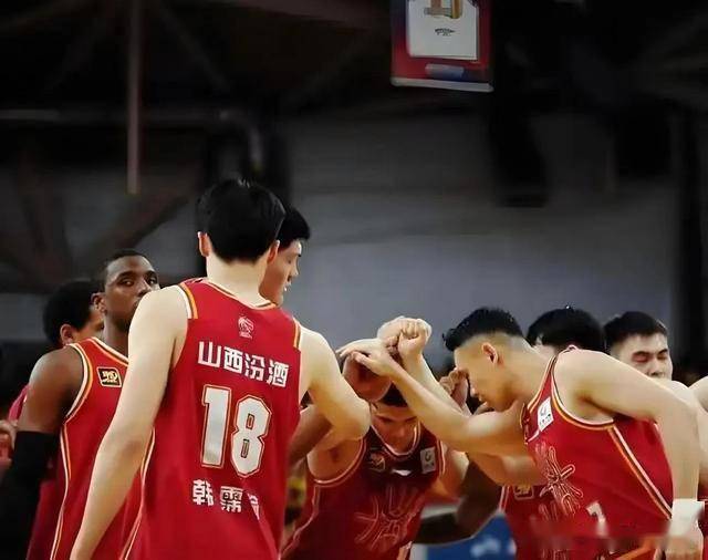 山西男篮新援表现抢眼，融入团队