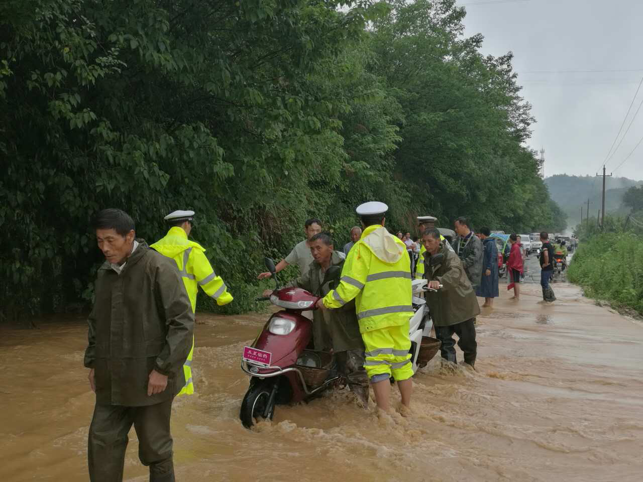 坚守阵地抗击风雨，华丽晋级强