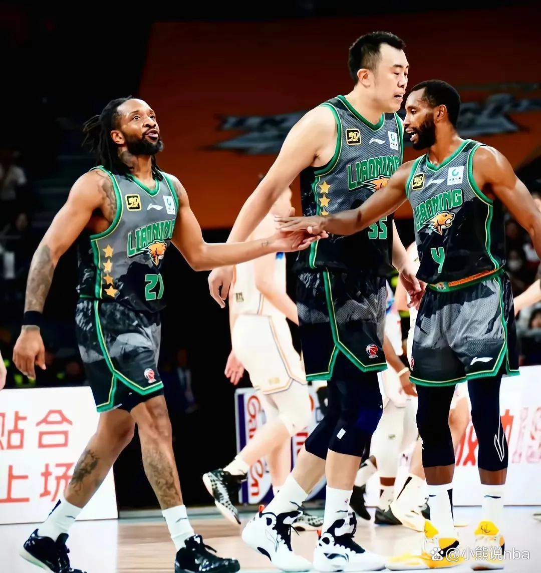 队员状态神勇，CBA比赛颇具看点引人入胜的简单介绍