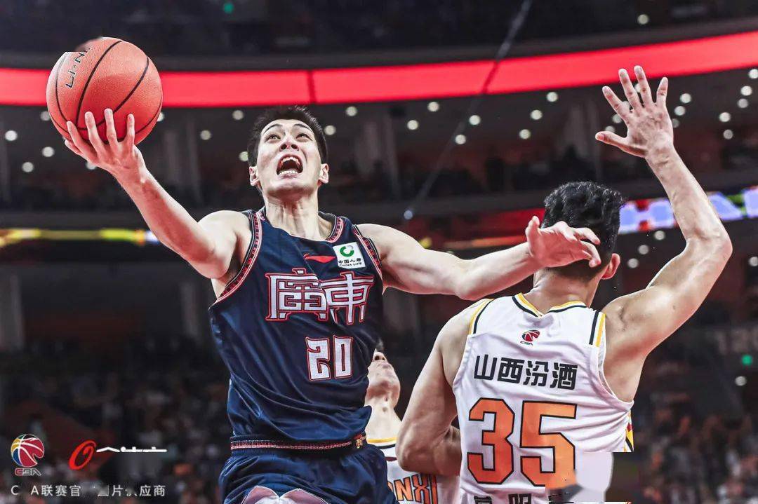 绝地反击：强队在比赛中逆转局势取得胜利