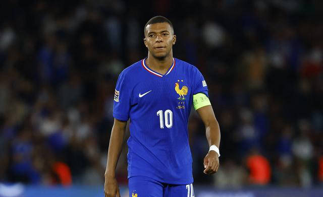 法国队掀起热潮,成功晋级欧锦赛八强 法国队掀起热潮,成功晋级欧锦赛八强