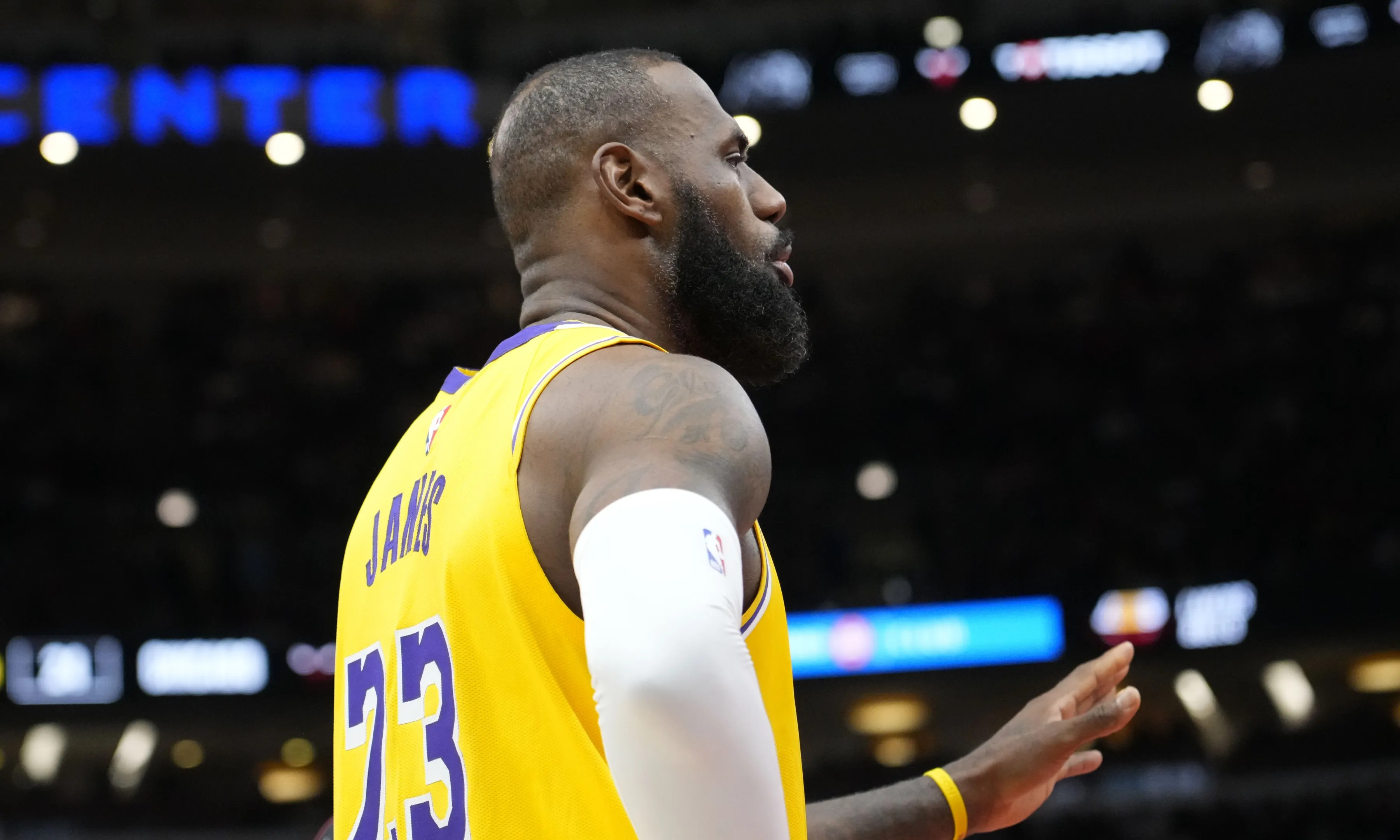 湖人大胜灰熊,豪取四连胜 湖人大胜灰熊,豪取四连胜