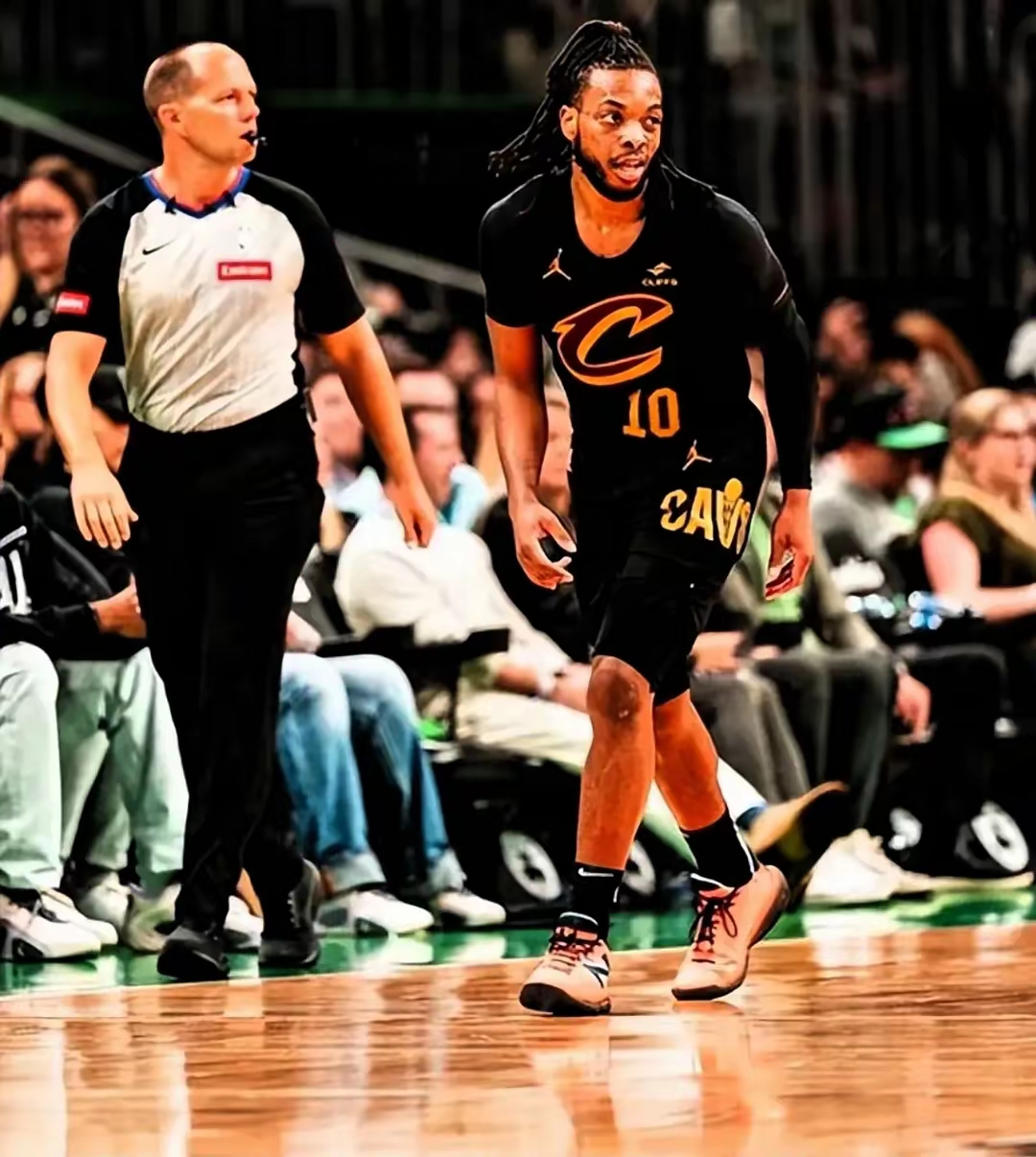 尼克斯大胜骑士结束连败 尼克斯大胜骑士结束连败